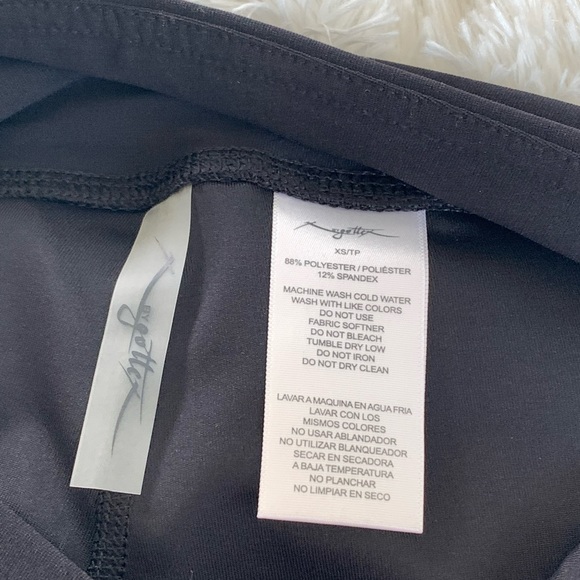 💥BOGO💥 Women’s black Yoga pants. Size XS Perfect condition - Picture 8 of 8